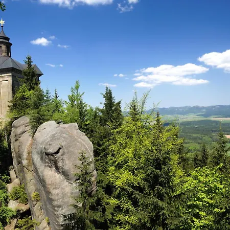 Praha Броумов